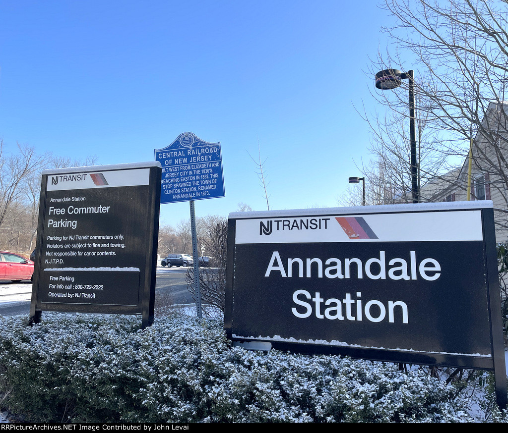 Annandale NJT Station signs plus a former CNJ sign mentioning that this station used to be called Clinton during the CNJ days 